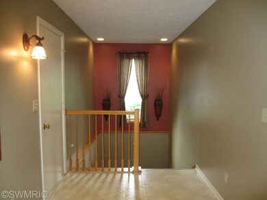 7020 Camelback Dr NE, Rockford, MI 49341 - photo 3