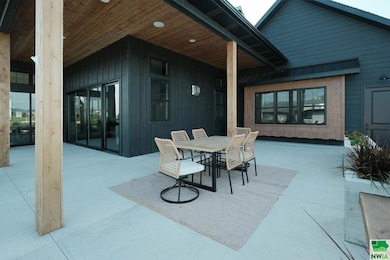 716 18th St SE, Sioux Center, IA 51250 - photo 4