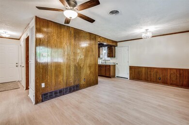 709 Brookfield Dr, Hurst, TX 76053 - photo 3