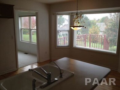 5327 N Castleberry Dr, Peoria, IL 61615 - photo 4