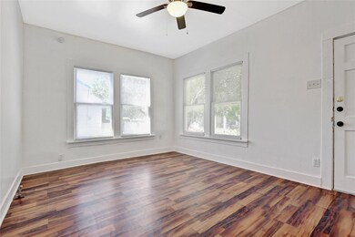 1509 N Broughton St, Sherman, TX 75090 - photo 3