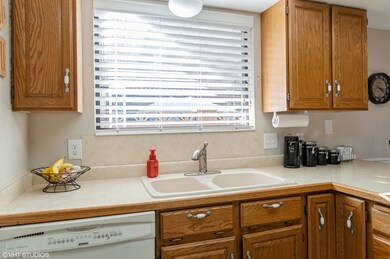 05_1839W950N_102_177002_Kitchen_HiRes