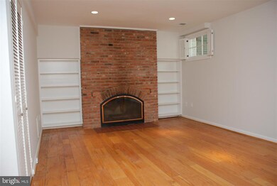 6817 Market Square Dr, McLean, VA 22101 - photo 4