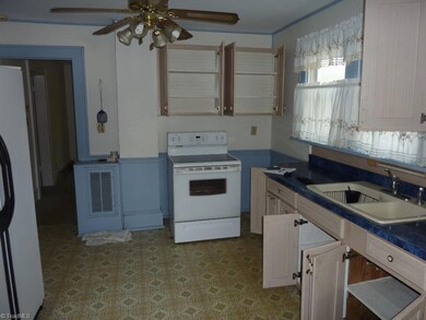 1502 E Fairfield Rd, High Point, NC 27263 - photo 4