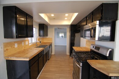 1370 Burnside Ct, Sparks, NV 89434 - photo 4