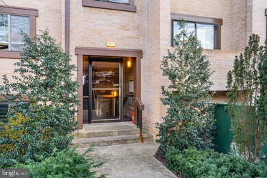 1671 Parkcrest Cir unit 101, Reston, VA 20190 - photo 2