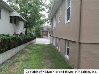1323 Clove Rd, Staten Island, NY 10301 - photo 4