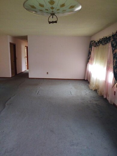 179 Raven Rd, Lowell, MA 01852 - photo 5