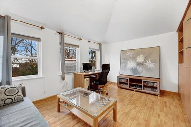 200 Wellington Ct, Staten Island, NY 10314 - photo 4