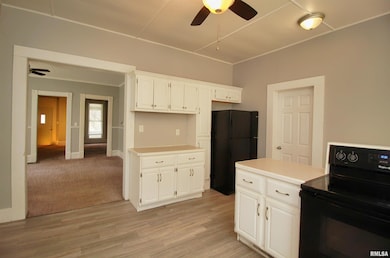 817 N Marquette St, Davenport, IA 52802 - photo 5