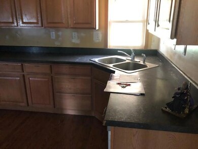 1635 9th St NW, Cedar Rapids, IA 52405 - photo 5