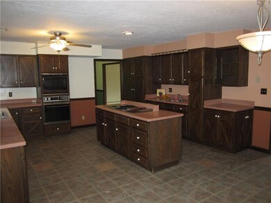 HUGE KITCHEN WITH LOTS OF ROOM FOR ENTERTAINING OR
