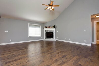 1670 E Pea Ridge Dr, East Republic Township, MO 65738 - photo 6