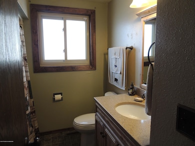 810 W Broadway 005
