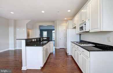 4948 Wyndham Creek Ct, Fairfax, VA 22030 - photo 7