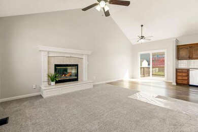 113 W Sierra Dr, Raymore, MO 64083 - photo 4