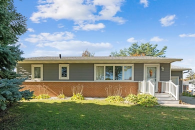 3709 Laurinda Dr, Cedar Falls, IA 50613 - photo 2