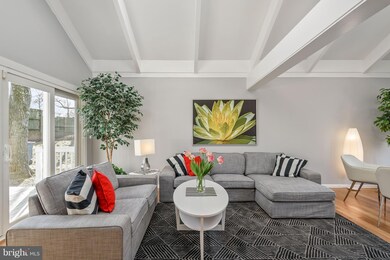 9333 Raintree Rd, Burke, VA 22015 - photo 6