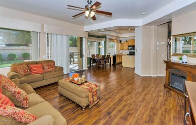 3941 N 111th Dr-large-008-9-Family RoomK