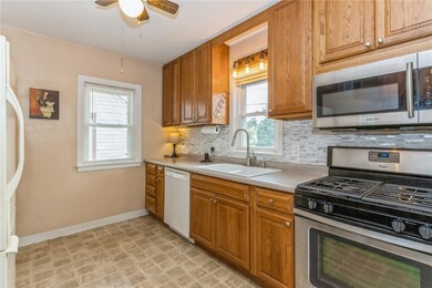 649 29th St SE, Cedar Rapids, IA 52403 - photo 7