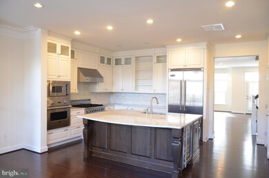 10871 Symphony Park Dr, North Bethesda, MD 20852 - photo 4