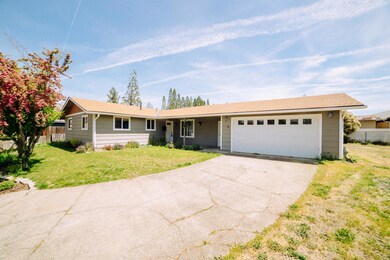 629 Kings Ct, Central Point, OR 97502 - photo 2