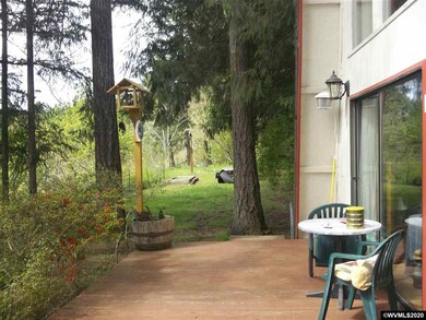 137 Santiam St, Gates, OR 97346 - photo 2