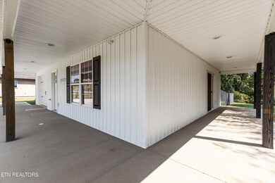 05-05-2122BrooksAve-23