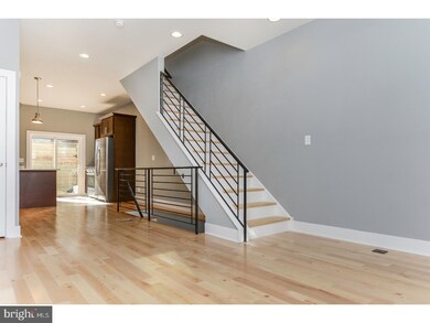 2054 Fernon St, Philadelphia, PA 19145 - photo 4