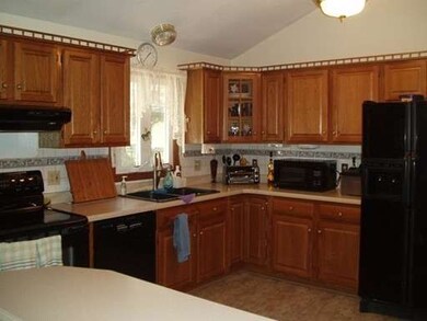 27 Mount Pleasant St, Oxford, MA 01540 - photo 4