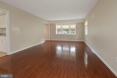 13130 Melville Ln, Fairfax, VA 22033 - photo 4