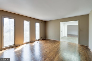 10108 Ormond Rd, Potomac, MD 20854 - photo 7