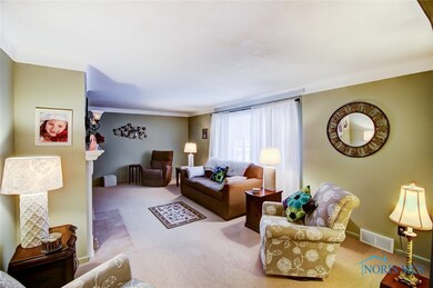 Large bright Living Room
