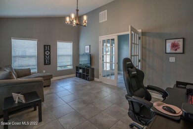 Bonus room towards door