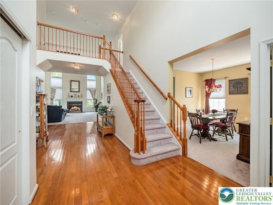2 story foyer with balcony