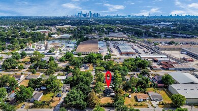 6935 Amber St, Houston, TX 77022 - photo 4