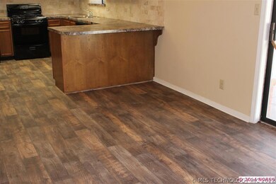 108 W 10th St S, Claremore, OK 74017 - photo 6