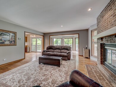 551 Young Ave, Batavia, IL 60510 - photo 2