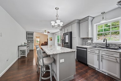 128 Melbourne Ct, Naugatuck, CT 06770 - photo 6