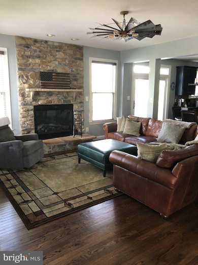 22943 Goldenrod Dr, Ashburn, VA 20148 - photo 7