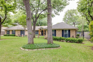 1306 Woodvine Dr, Euless, TX 76040 - photo 2