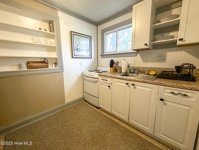 411 George St unit 4, New Bern, NC 28560 - photo 6