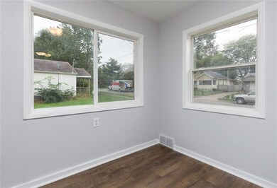 Dining area in kitchen.