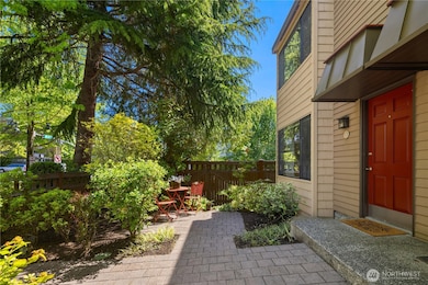 379 100th Ave NE unit A, Bellevue, WA 98004 - photo 2