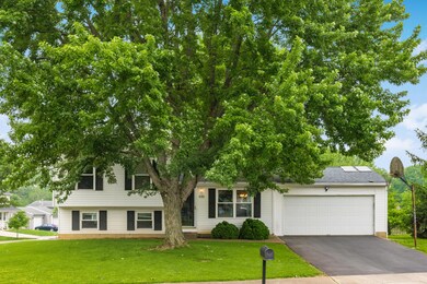 692 Cherrymonte Dr, Columbus, OH 43228 - photo 2