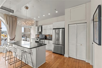 The massive sunlight that enters this kitchen boun