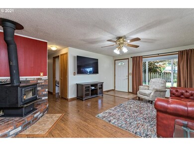 Living Room/Entrance