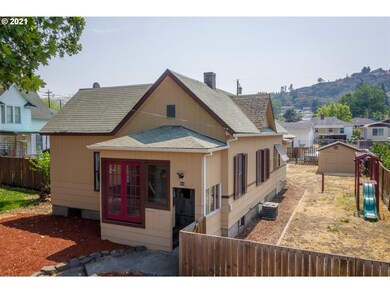 914 E 12th St, the Dalles, OR 97058 - photo 2