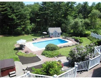 Swimming Pool/Hot Tub/Sauna. Backyard
