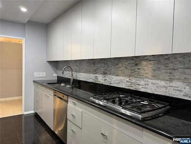 Horizon House unit 311, Fort Lee, NJ 07024 - photo 5